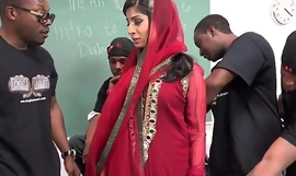 Надиа Али учи тамо да се носи са гомилом тамних ситница