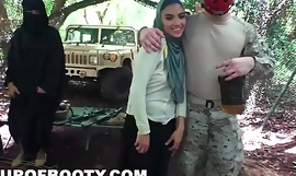 TOUR Seja aconselhável para BOOTY - Soldados americanos obtendo a amada buceta árabe durante o fagged de inatividade