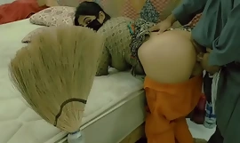 Frumoasă servitoare pakistaneză, prima discreție, sex anal