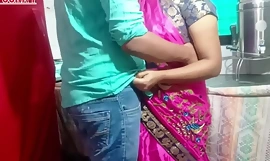Категоричан индијски камвали Баи служавка у кувару тврди секс власника куће Хинди аудио