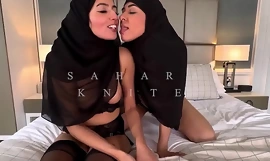 ДВЕ САХАРАКНИТСКИЕ шлюшки в хиджабе дези и эта британская девушка делают дрочку