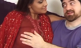 Indische Hindi-Ehefrau mit großen Brüsten und nasser Muschi fickt mit einem Fremden von US Visible Audio