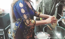 Punjabi Maid Fucked dans la cuisine up to scratch Big Bowl avec Clear Audio