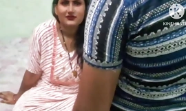 Stedsøn knepper tante i hindi lyd