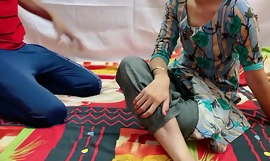 Tante wird von einem Teenager gefickt. Altes Ei mit Hindi-Audio, Full-HD-Pornovideo