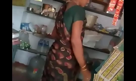 Seiden-Sari, tamilische Tantchen