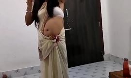 Bijeli sari Seksi stvarna xx supruga puši s dodatkom ševe (Službeni video Localsex31)
