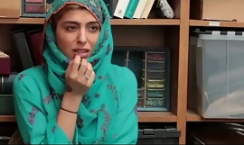 Hijab lammende butikstyv teenager skal overholde Mall Copper