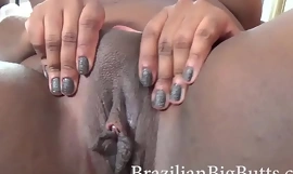 BrazilianBigButts sexvideo Pervers scrounger betalar för att bli glad av tjocka latinatjejer med djup hals