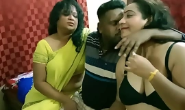 Indisk bengalsk dreng bliver ivrig efter at kneppe to milf bhabhi !! Bedste fyr-faldne trekant sex
