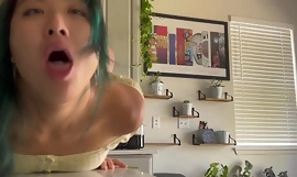 Gemiddeld facefucking en creampie in de keuken (Sukisukigirl / Andy Savage Endanger 227)