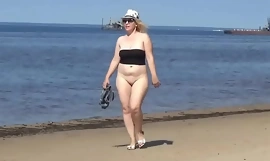 해변의 큰 엉덩이
