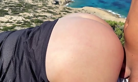 Big Ass blonde Milf sutter pik og bliv kneppet ved havet - vidunderlig offentlig udsigt