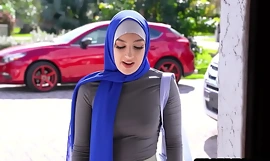 HijabHookup XXX video - Big ass Arab academy teen Violet Gems didnt like Mardi Gras elbow all