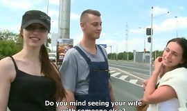Adolescente checo convencido de tener relaciones sexuales al aire libre