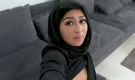 Kejadian Lucah Jiran Menggoda - HijabHookup