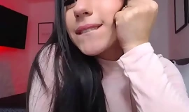 Prsatá camgirl saje vibrátor