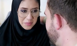 Szűz arab babe analed a horny bf