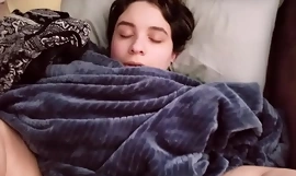 Sleepy pawg får sin fitta kräm pajt efter en lång natt alla mina fullängdsvideor är på xvideos röda