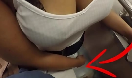 Desconocida rubia milf con tetas grandes empezada tocando mi dick en metro que's llamada vestida sexo