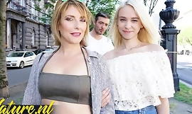 フランス人 stepmom & stepdaughter share a cock in anal triumvirate