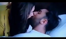 Bollywood deepika padukone och ranbir kapoor tamasha film kyssar video