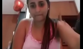 mooie Indiase vriendin vingeren voor jou op webcams