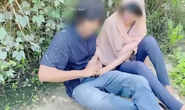 Hijab desi girl fucked in jungle with her boyfriend