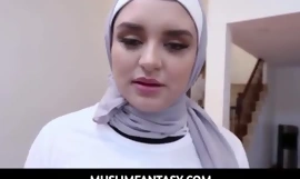 MuslimFantasy - Virgin Leda Lotharia v prdeli Billy Visual grand pen. Billy se rozhodne sesadit ji z trůnu pár věcí, ona mu ukáže nejprve její prsa, pak její kundu, aby cítil. Leda děkuje Billy říká, že je připravena přijít o panenství