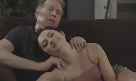 ayah tiri romantis seks dengan putri tirinya 