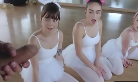 Adolescentes bailarinas flexibles aplastaron a un instructor pervertido