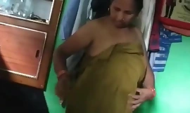 Ganti baju bibi Tamil 1