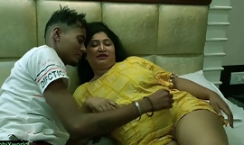 Sora vitregă frumoasă indiană completă sex tabu! Sex în familie indiană