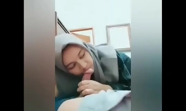 Bokep 인도네시아 - Ukhty Hijab Nyepong -