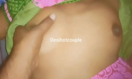 Desi pueblo indio bhabhi fuking en sari inexperto