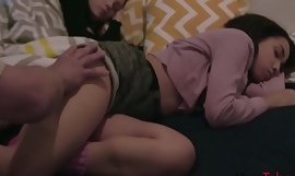 Tidur Putri Dipaksa Oleh Ayah- Jackie Rogen