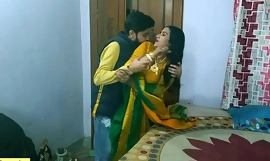 ¡Tía india caliente milf contra adolescente caliente! Sexo indio con audio en hindi