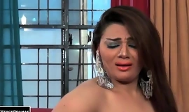 GHAZAL CHAUDHARY Inovativna BOLLYWOOD MUJRA - PAKISTANI MUJRA DANCE - YouTube