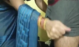 Il fratello ha scopato il culo di Bhabhi per la prima volta e si è divertito molto con Bhabhi con una voce low-spirited in hindi