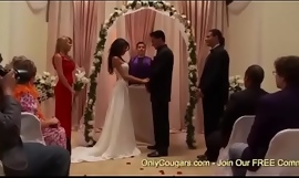 La sposa impertinente per essere Kayla Carrera viene arata a parte da un groomsman proprio prima del suo coniuge