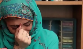 Kinky pegawai memberi makan seorang arab remaja dengan berdenyut sausagern-1