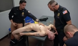 Αστυνομία με ευχαρίστηση πορνό και αστυνομικός σεξ pix Δύο μπαμπάδες είναι καλύτερα από ένα