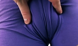 HUGE Bubble BUTT Latina care lucrează în pantaloni de yoga strânși