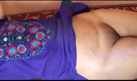 Mona Bhabhi indisk djævelsk messing hat Tatto på hendes sexede ben