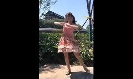 中国網红小鸟酱vip户外裸体跳舞视频水