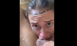 Tatuering amatör slarvig munkavle och deepthroat avsugning