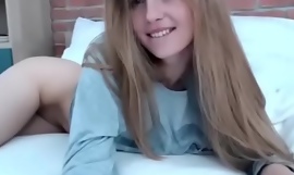 Nastolatka dziewczyna masturbacja po szkole. Hotwebcamvideosfuck film klip
