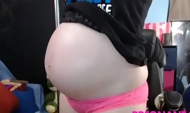 Chaud 7 mois enceinte avec gros ventre